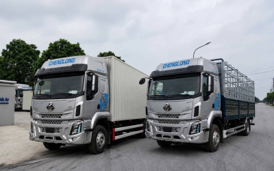 XE TẢI CHENGLONG H5 - 8 TẤN - 6 MÁY - MÁY 245HP  THÙNG KÍN - THÙNG MUI BẠT DÀI 8,3M